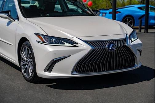 2021 Lexus ES 300h Base