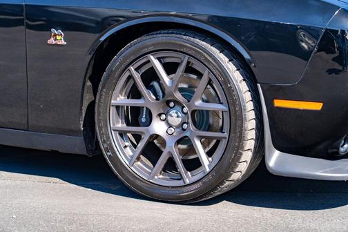 Pitch Black Clearcoat 2016 Dodge Challenger R/T Scat Pack