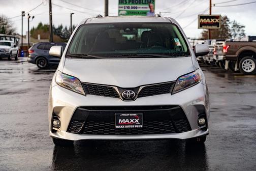 2020 Toyota Sienna SE