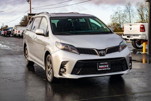 2020 Toyota Sienna SE