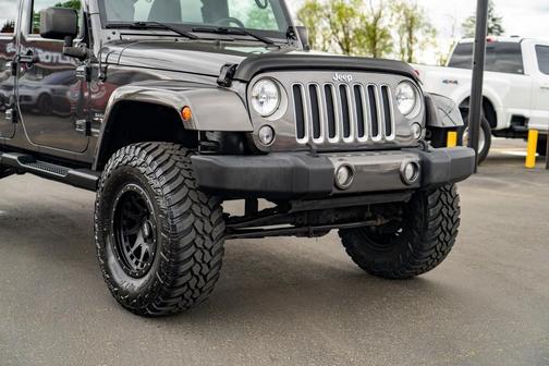 Granite Crystal Metallic 2018 Jeep Wrangler JK Unlimited Sahara