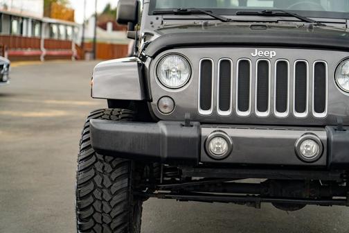 Granite Crystal Metallic 2018 Jeep Wrangler JK Unlimited Sahara