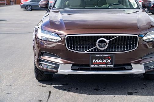 2017 Volvo V90 Cross Country T6