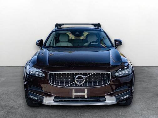 2017 Volvo V90 Cross Country T6