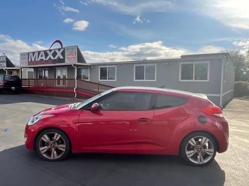 Photo 4 of 10 of 2013 Hyundai Veloster Base