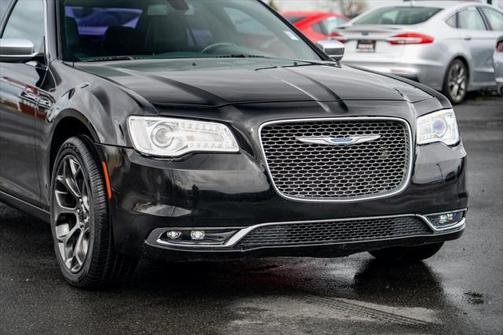 2017 Chrysler 300C Platinum
