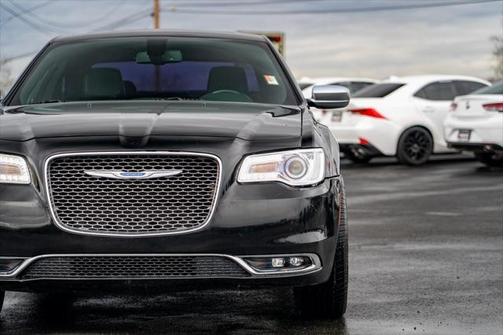 2017 Chrysler 300C Platinum