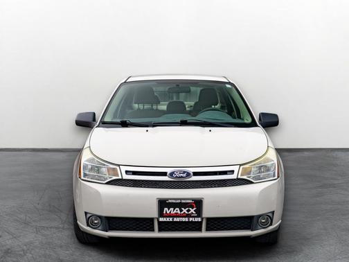 White Suede 2011 Ford Focus SE