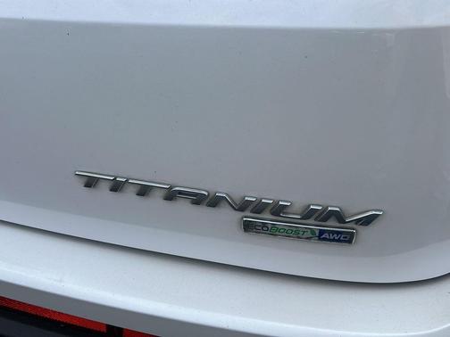 White Platinum Metallic Tri-Coat 2016 Ford Edge Titanium