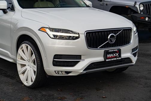 2017 Volvo XC90 T6 Momentum