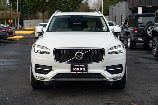 2017 Volvo XC90 T6 Momentum