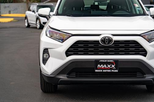 Super White 2020 Toyota RAV4 XLE