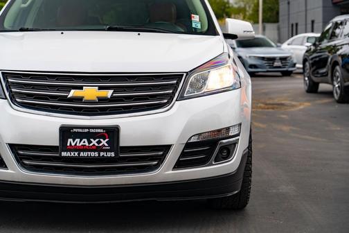 Iridescent White Pearl Tricoat 2016 Chevrolet Traverse LTZ