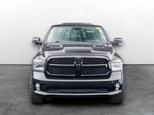 Brilliant Black Crystal Pearl 2018 RAM 1500 Sport