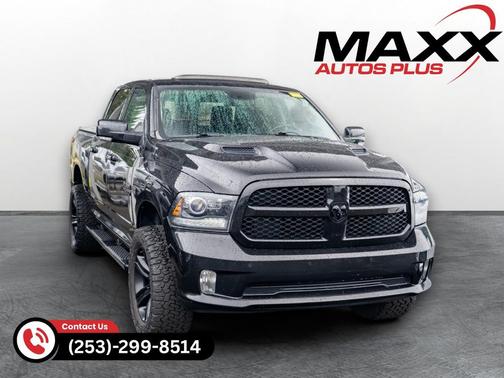Brilliant Black Crystal Pearl 2018 RAM 1500 Sport