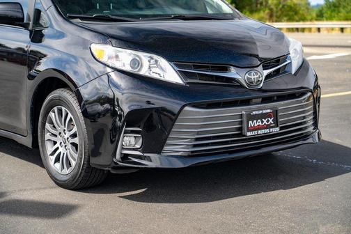 2020 Toyota Sienna XLE