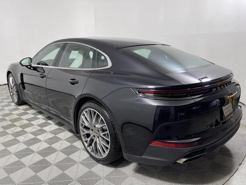 2024 Porsche Panamera 4