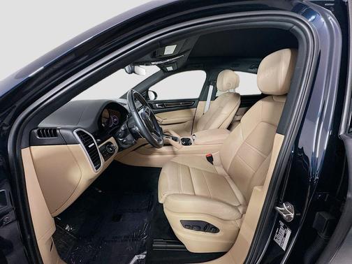 2023 Porsche Cayenne Platinum Edition