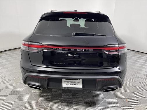 2025 Porsche Macan Base