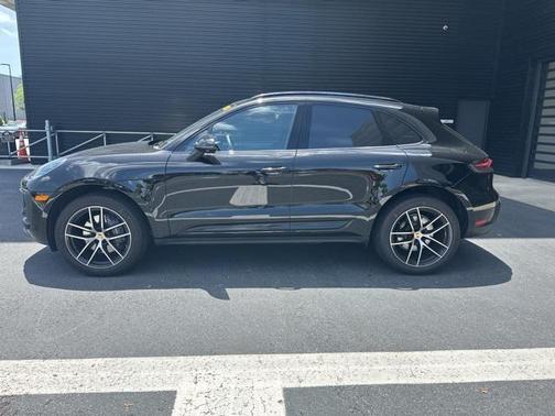 2025 Porsche Macan Base