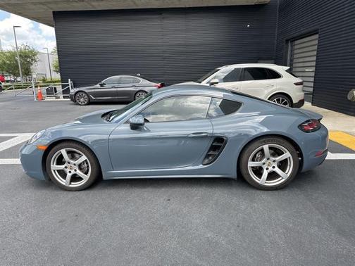 2017 Porsche 718 Cayman Base