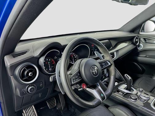 2022 Alfa Romeo Stelvio Quadrifoglio