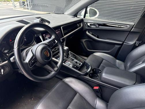 White 2022 Porsche Macan Macan