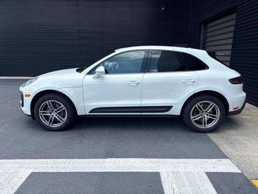 White 2022 Porsche Macan Macan