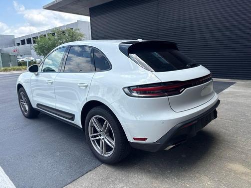 White 2022 Porsche Macan Macan