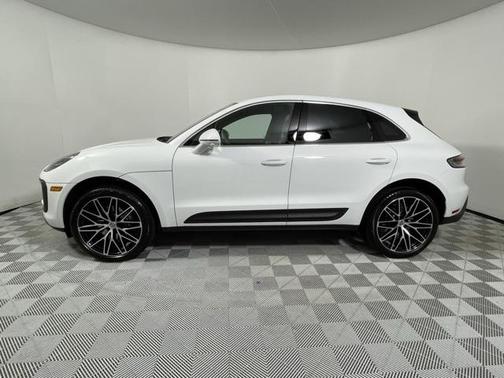 2025 Porsche Macan Base