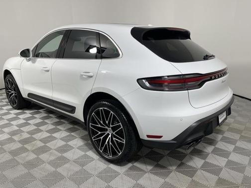 2025 Porsche Macan Base