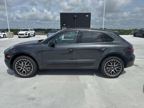 Volcano Grey Metallic 2018 Porsche Macan Macan