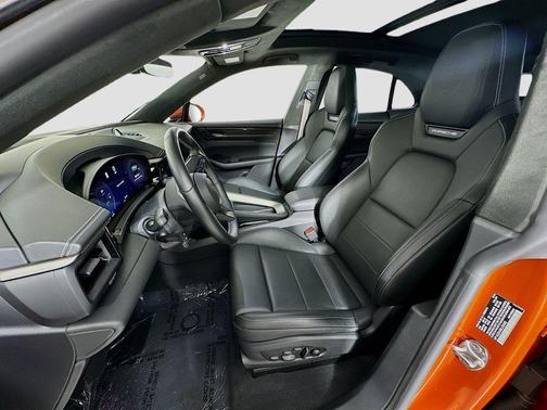 2024 Porsche Macan Turbo