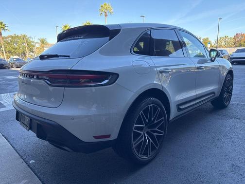 2026 Porsche Macan 