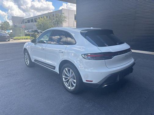 2025 Porsche Macan 