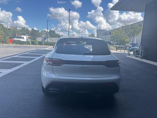 2025 Porsche Macan 