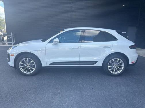 2025 Porsche Macan 