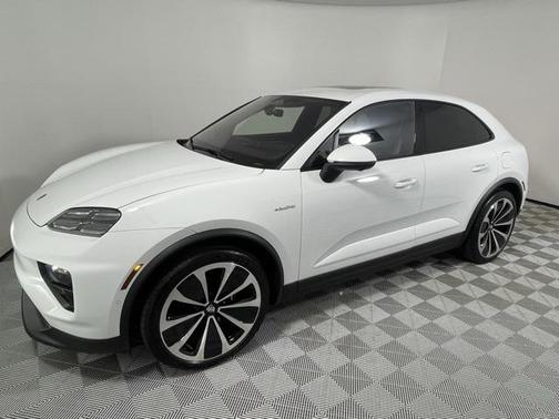 2025 Porsche Macan Base