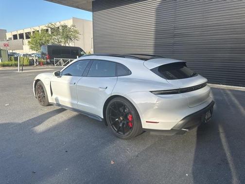 2022 Porsche Taycan Cross Turismo GTS