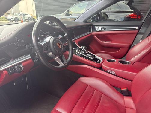 2020 Porsche Panamera GTS