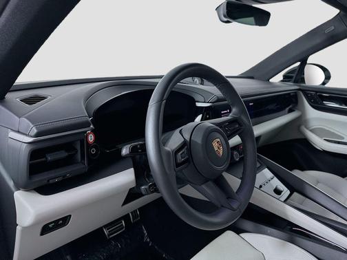 2025 Porsche Macan 4S