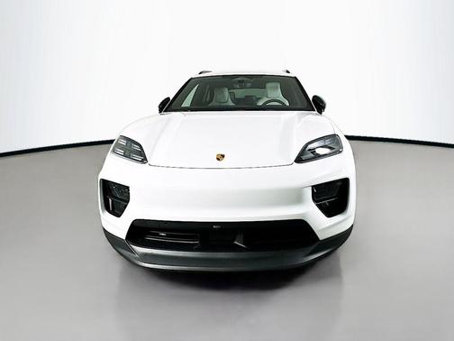2025 Porsche Macan 4S