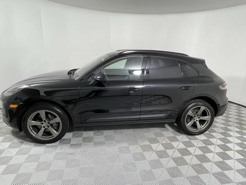 2022 Porsche Macan Base