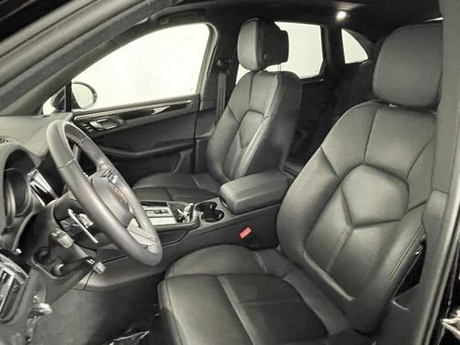 2022 Porsche Macan Base
