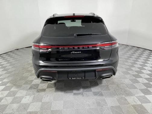 2022 Porsche Macan Base