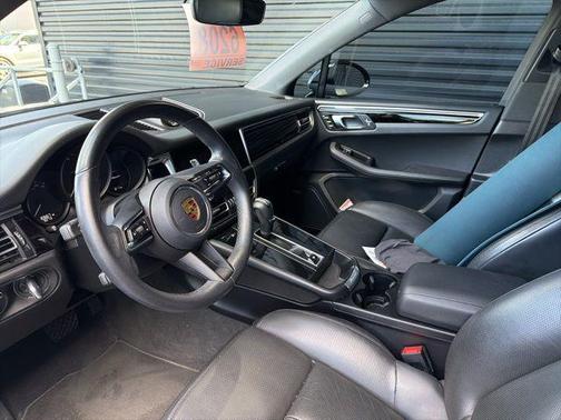 2022 Porsche Macan 