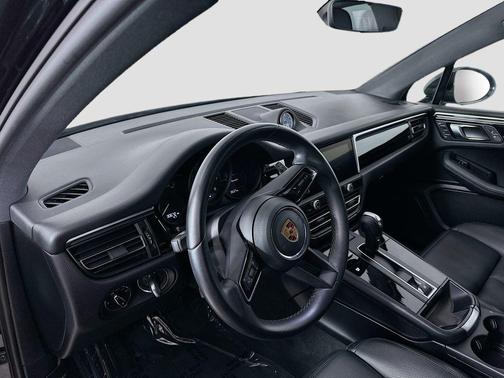 2022 Porsche Macan 