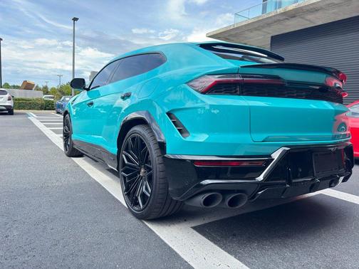 Blu Glauco Metallic 2025 Lamborghini Urus SE