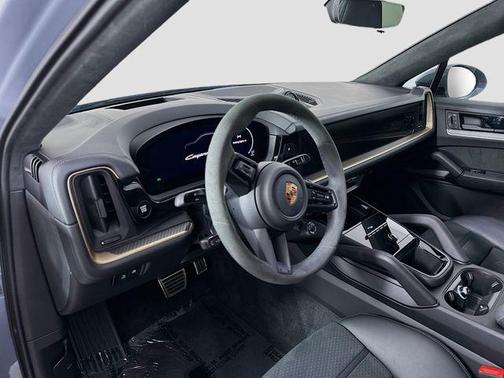 2025 Porsche Cayenne GTS