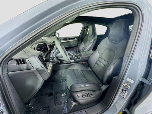 2025 Porsche Cayenne GTS